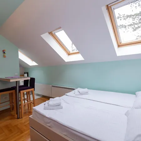 Bella شقة زلاتيبور